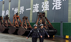 镇海边检机关严阵以待全力做好台风“康妮”抗台工作