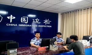 洋浦边检站高效保障大型油轮出境通关 助力口岸成品油出口产值超百亿元