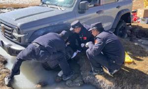 马攸桥边境检查站成功救助3名被困极地冰川游客