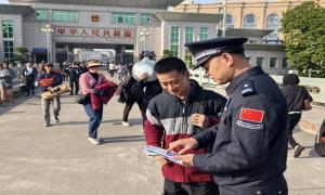 东兴边检站组织开展跨国联合禁毒宣传活动