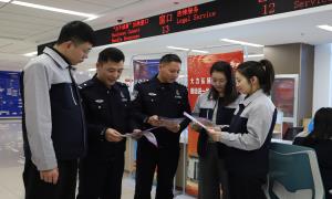 曹妃甸边检站开展宪法宣传进港区活动