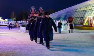 长白山移民管理警察为冰雪旅游保驾护航