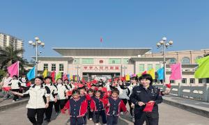 东兴出人境边防检查站联合开展“爱国初心 边疆启航”主题活动