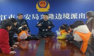 “零距离”体验别样的“警”彩