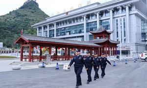 坚守口岸一线 力保通关顺畅