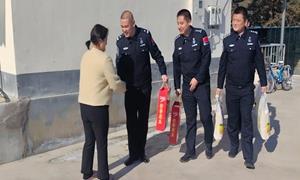 情暖元宵话团圆 邻里齐欢享幸福
