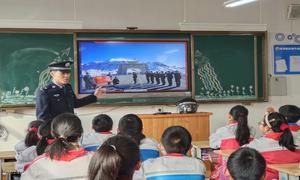 莱州出入境边防检查站开展“开学第一课”进校园活动