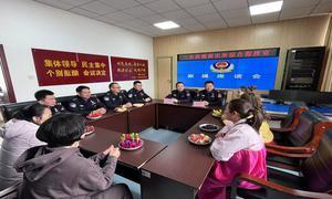 妇女节警嫂走一线  家国情共撑一片天