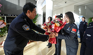 二连出入境边防检站开展三八节活动