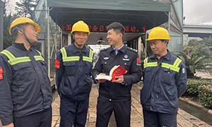 阳春三月学雷锋 法制宣传‘警’色浓