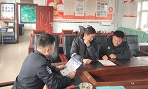 法治宣传“学雷锋” 民警服务“零距离”