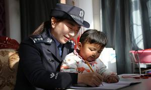 “巾帼”守边城  国门“她”最“靓”