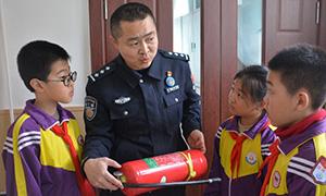 校园安全“警”相随