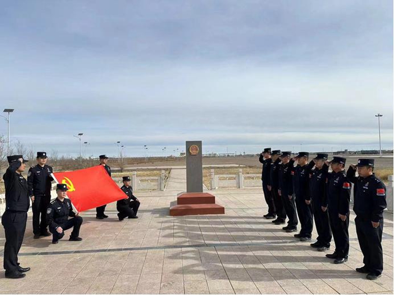 策克边检站组织开展网上祭扫活动1.jpg