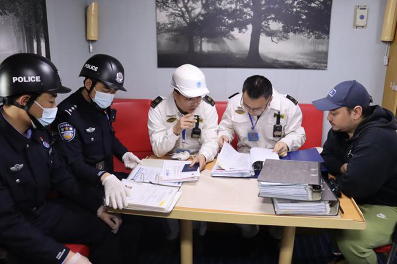 唐山边检站联合唐山海事局开展首次联合登临检查2.jpg