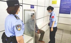 这种行为不可取！一内地男子故意撕毁出入境证件被皇岗边检站处罚