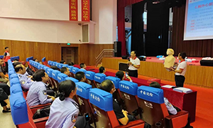 蛇口边检站联合深圳市红十字会组织开展急救技能培训