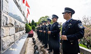 张家界边检站开展清明祭奠英烈活动