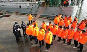 石岛出入境边防检查站全力保障13艘远洋渔船集中出境