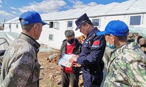 边境民警走村入户反诈骗 紧紧抓牢群众“钱袋子”