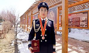 长白山下的戍边女警获得吉林省2024年度唯一一枚戍守边疆纪念章