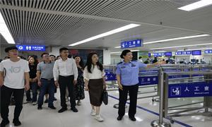 广州市青年文明号导师团一行到罗湖边检站参观交流