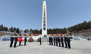 马川子边境检查站开展清明祭扫主题党日活动