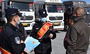 边检海关共普法 法治“种子”播国门
