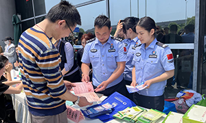 象山边检机关联合镇海边检机关开展民法典宣传活动