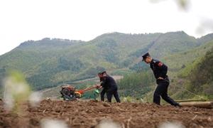 乡村“留守警务”精准关爱“一老一少”