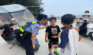 海滩3天走失10名儿童 民警“五一”找娃忙