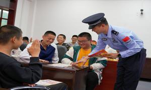 六一普法进校园 护航平安“警”相随