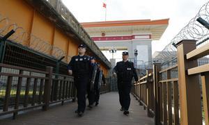 图们边检站助力“五一”边境旅游热潮