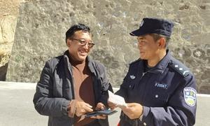 走访慰问老党员 共话初心叙真情