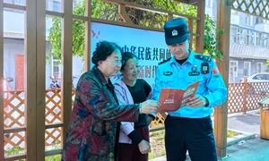 民法典宣传进社区 双语普法暖民心