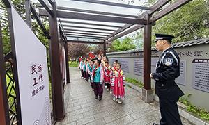 六一绘就“同心圆” 警民共谱“团结曲”