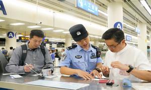 皇岗边检站今年查验出入境人员突破3000万人次