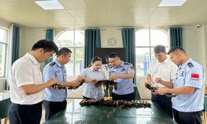警地联建庆端午 国门边疆粽是情