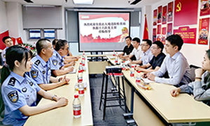 皇岗边检站民警走访律师事务所探讨法治精神