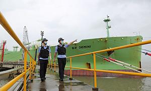 大榭边检助力百地年码头液化石油气吞吐量超170万吨