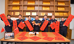 鸭绿江畔警营文化建设旗帜迎风飘扬