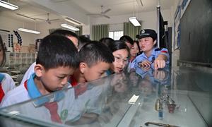 部门联合警种联动 国门禁毒不“毒”行