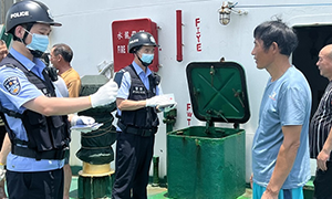 宁波边检站象山边检机关助推活水鱼船高效出境