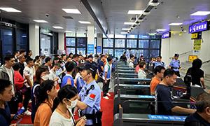 中英街客流提前进入“暑期档” 深中通道助推“团队行”