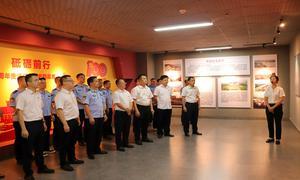 贵港边检站联合西江航运党建联盟单位开展“七一”主题党日活动