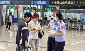 普法宣传进机场 法治意识入人心