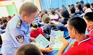 “警”色护航“开学第一课”