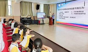 移民警察法制授课 护航学生健康成长