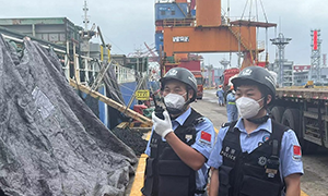 宁波边检站高效助力新材料“氢氧化镍”快速通关
