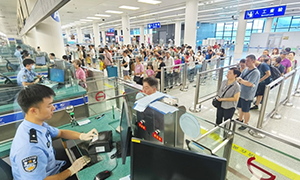 皇岗边检站多措并举确保国庆长假口岸安全顺畅通关工作
